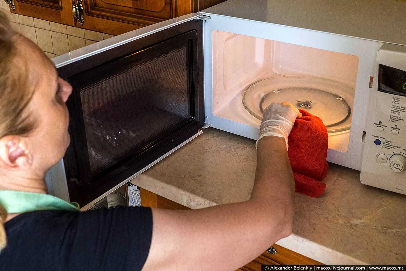 Как убрать запах гари из микроволновки в домашних условиях