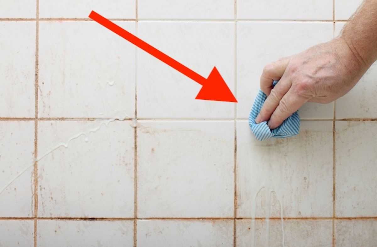 Стену очистить в ванной