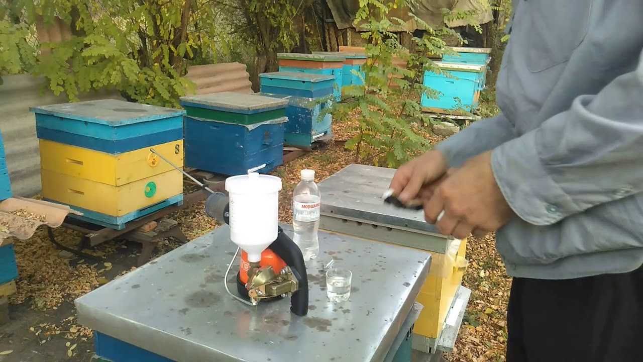 Обработка пчел бипином. Пушка для обработки пчёл бипином. Раствор бипина для дым пушки. Дымогенератор для обработки пчел.